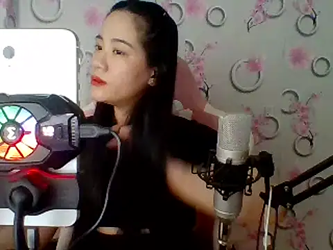 Snapshot of Nana-68 chatting on 03-08-25, 03:39 Nana-68 online show from 03-08-25, 03:39