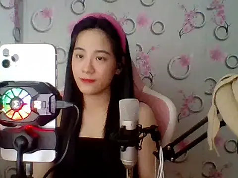 Snapshot of Nana-68 chatting on 02-28-25, 04:10 Nana-68 online show from 02-28-25, 04:10