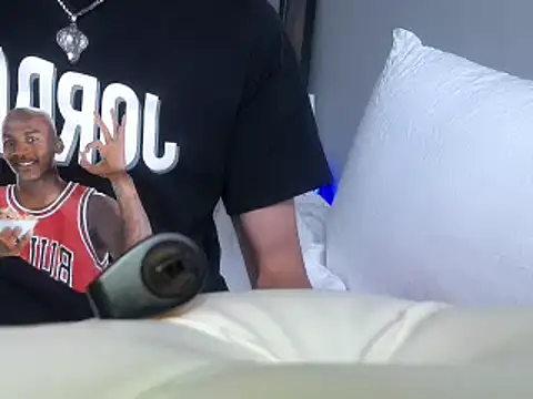 Snapshot of stenzxx chatting on 02-17-25, 11:22 stenzxx online show from 02-17-25, 11:22