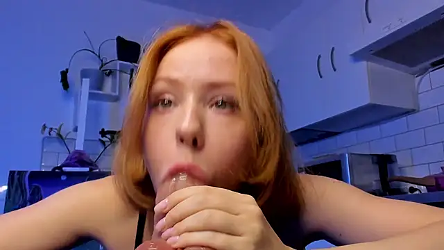 Snapshot of ilona_curly chatting on 09-23-25, 05:25 ilona curly online show from 09-23-25, 05:25
