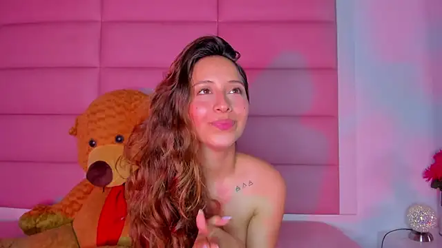 Snapshot of little-Emma chatting on 02-26-25, 06:19 little-Emma online show from 02-26-25, 06:19