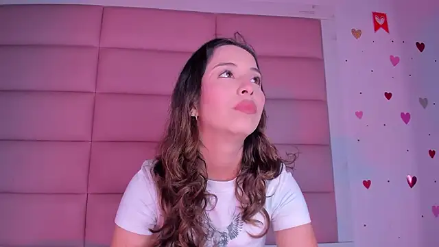 Snapshot of little-Emma chatting on 10-17-25, 03:21 little-Emma online show from 10-17-25, 03:21