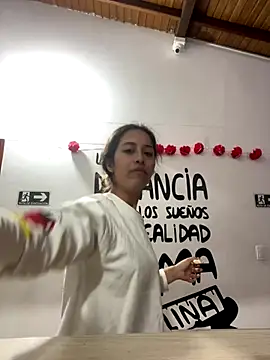 Snapshot of little-Emma chatting on 09-17-25, 03:08 little-Emma online show from 09-17-25, 03:08