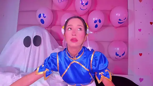 Snapshot of little-Emma chatting on 10-12-25, 03:19 little-Emma online show from 10-12-25, 03:19