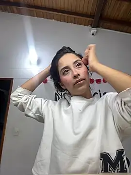 Snapshot of little-Emma chatting on 09-19-25, 02:48 little-Emma online show from 09-19-25, 02:48