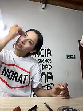 Snapshot of little-Emma chatting on 09-25-25, 02:50 little-Emma online show from 09-25-25, 02:50