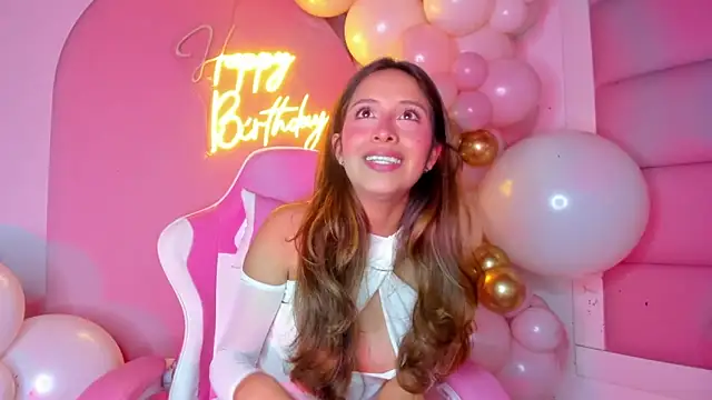 Snapshot of little-Emma chatting on 02-22-25, 09:23 little-Emma online show from 02-22-25, 09:23