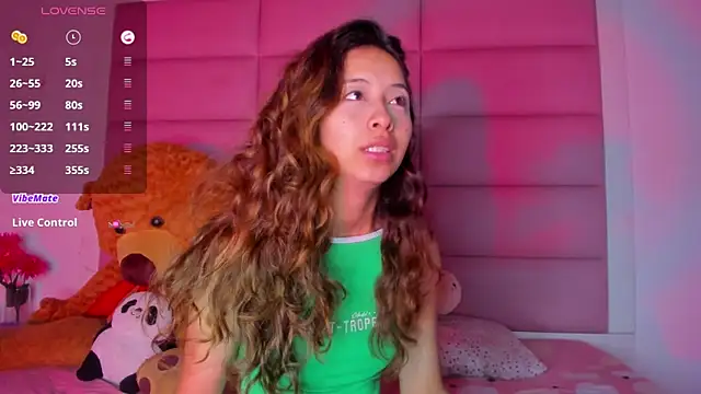 Snapshot of little-Emma chatting on 03-05-25, 03:18 little-Emma online show from 03-05-25, 03:18