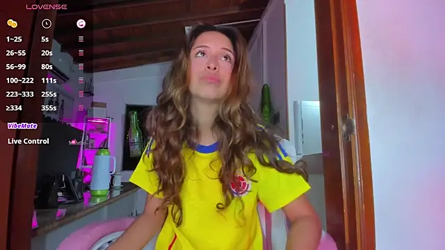 Snapshot of little-Emma chatting on 03-21-25, 03:12 little-Emma online show from 03-21-25, 03:12