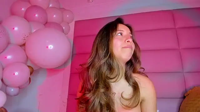 Snapshot of little-Emma chatting on 02-23-25, 09:44 little-Emma online show from 02-23-25, 09:44