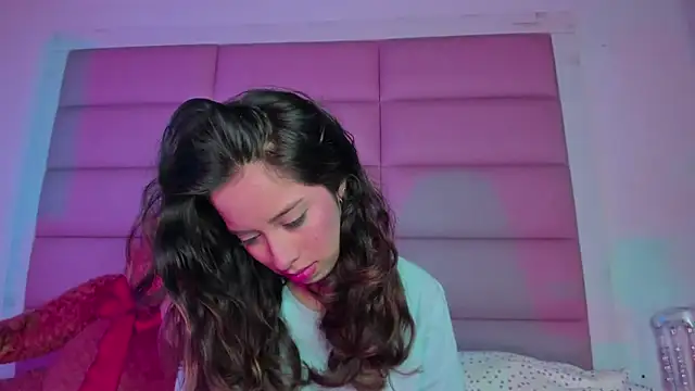 little-Emma online show from 12-22-25, 03:28