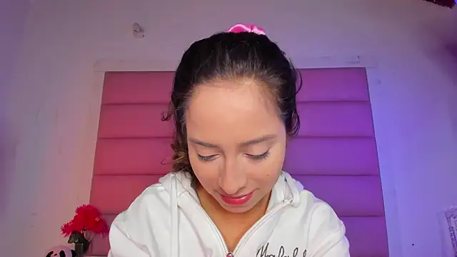 little-Emma online show from 01-12-26, 03:35