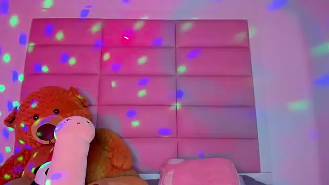 Snapshot of little-Emma chatting on 03-22-25, 03:09 little-Emma online show from 03-22-25, 03:09