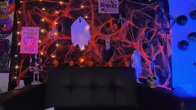 little-Emma online show from 10-31-25, 11:51