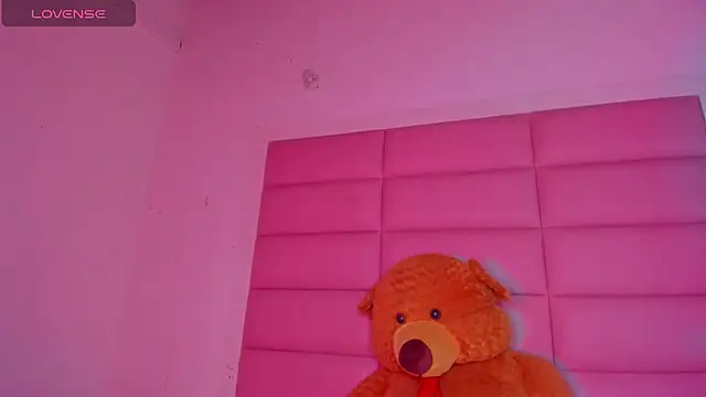 Snapshot of little-Emma chatting on 02-26-25, 03:14 little-Emma online show from 02-26-25, 03:14