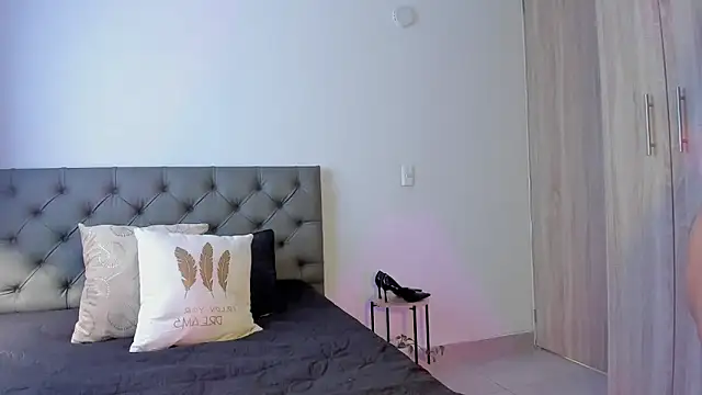 Deborah Colins online show from 10-30-25, 05:43