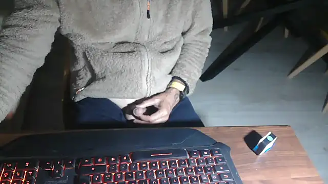 Adri gard online show from 04-22-26, 08:37