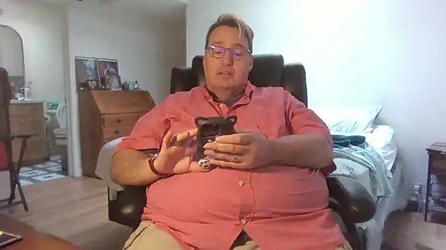 Snapshot of wvalentino chatting on 10-17-25, 10:33 wvalentino online show from 10-17-25, 10:33