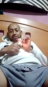 pineda1689 online show from 01-05-25, 05:30