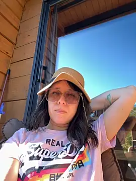 Reinacatchile online show from 11-22-25, 09:13