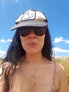 Reinacatchile online show from 01-26-25, 05:02