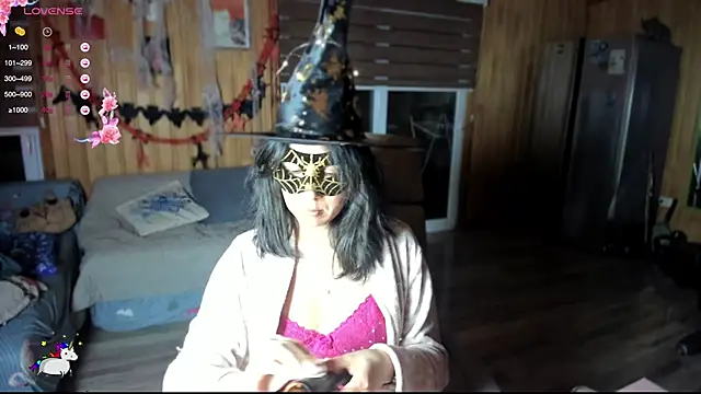 Reinacatchile online show from 10-25-25, 01:16