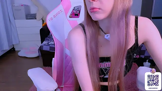 Milia Parker online show from 11-23-25, 02:43