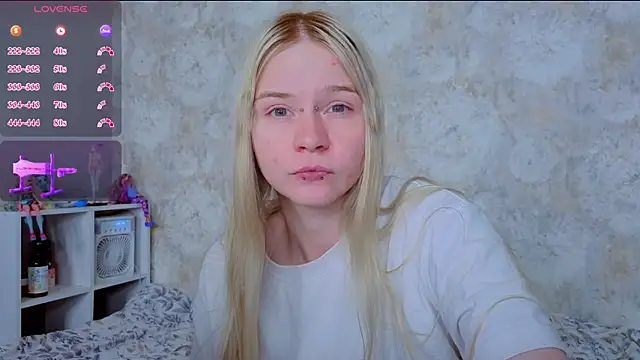Snapshot of Milia_Parker chatting on 07-14-26, 06:14 Milia Parker online show from 07-14-26, 06:14