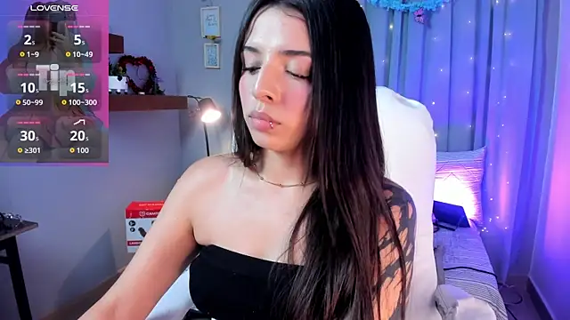 Snapshot of Charlotte__Benett chatting on 07-05-26, 05:58 Charlotte Benett online show from 07-05-26, 05:58