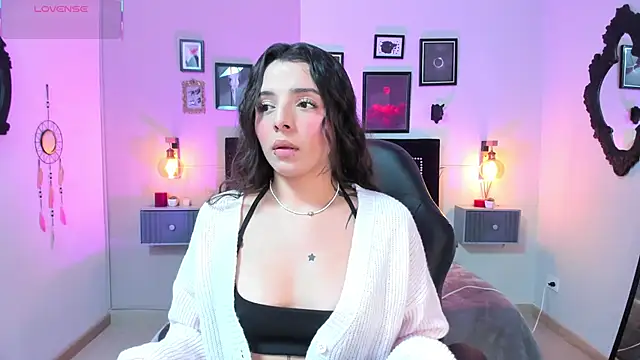 Charlotte  Benett online show from 01-09-26, 04:41