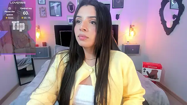 Snapshot of Charlotte__Benett chatting on 06-24-26, 05:50 Charlotte Benett online show from 06-24-26, 05:50