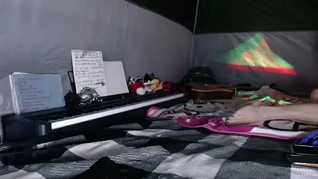 sweetnissapril online show from 10-18-25, 11:40