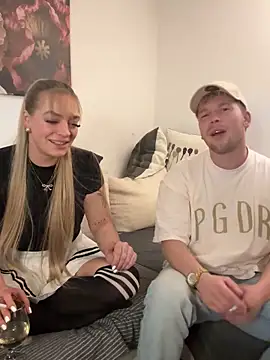 Snapshot of NickyGold_Official chatting on 10-28-25, 10:41 NickyGold Official online show from 10-28-25, 10:41