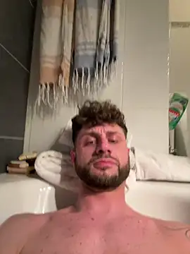 Snapshot of michifolli92 chatting on 03-13-25, 02:33 michifolli92 online show from 03-13-25, 02:33