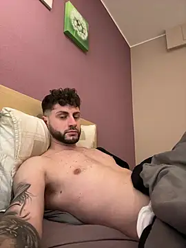 Snapshot of michifolli92 chatting on 12-14-24, 08:08 michifolli92 online show from 12-14-24, 08:08