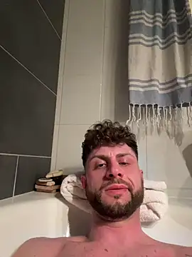 Snapshot of michifolli92 chatting on 03-10-25, 02:05 michifolli92 online show from 03-10-25, 02:05