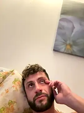 Snapshot of michifolli92 chatting on 11-12-25, 04:00 michifolli92 online show from 11-12-25, 04:00