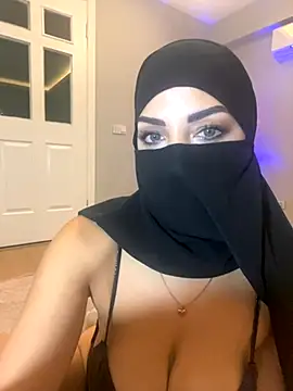 Snapshot of Amberonee31 chatting on 10-19-25, 08:33 Amberonee31 online show from 10-19-25, 08:33