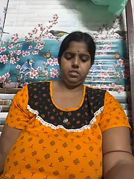 Snapshot of Beauty-queen chatting on 03-02-25, 02:25 Beauty-queen online show from 03-02-25, 02:25