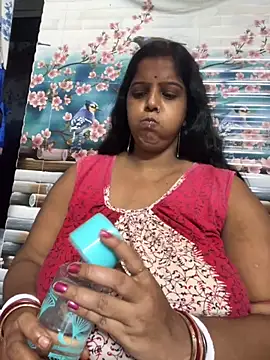 Snapshot of Beauty-queen chatting on 09-25-25, 11:05 Beauty-queen online show from 09-25-25, 11:05