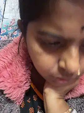 Snapshot of Beauty-queen chatting on 02-25-25, 04:04 Beauty-queen online show from 02-25-25, 04:04