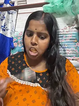 Snapshot of Beauty-queen chatting on 03-01-25, 10:02 Beauty-queen online show from 03-01-25, 10:02