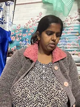 Snapshot of Beauty-queen chatting on 02-27-25, 01:07 Beauty-queen online show from 02-27-25, 01:07