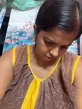 Snapshot of Beauty-queen chatting on 10-22-25, 11:20 Beauty-queen online show from 10-22-25, 11:20
