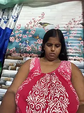 Snapshot of Beauty-queen chatting on 09-14-25, 01:33 Beauty-queen online show from 09-14-25, 01:33