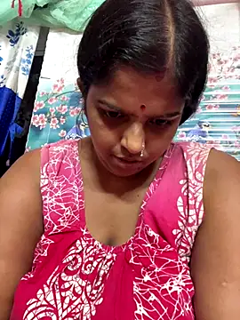 Snapshot of Beauty-queen chatting on 10-13-25, 12:40 Beauty-queen online show from 10-13-25, 12:40