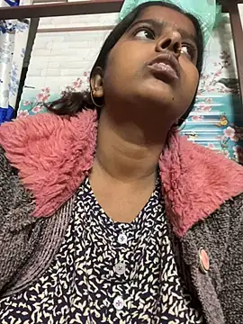 Snapshot of Beauty-queen chatting on 02-27-25, 05:05 Beauty-queen online show from 02-27-25, 05:05