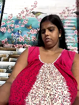 Snapshot of Beauty-queen chatting on 09-18-25, 10:40 Beauty-queen online show from 09-18-25, 10:40