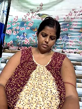 Snapshot of Beauty-queen chatting on 09-26-25, 12:45 Beauty-queen online show from 09-26-25, 12:45