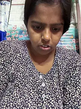 Snapshot of Beauty-queen chatting on 03-05-25, 11:06 Beauty-queen online show from 03-05-25, 11:06